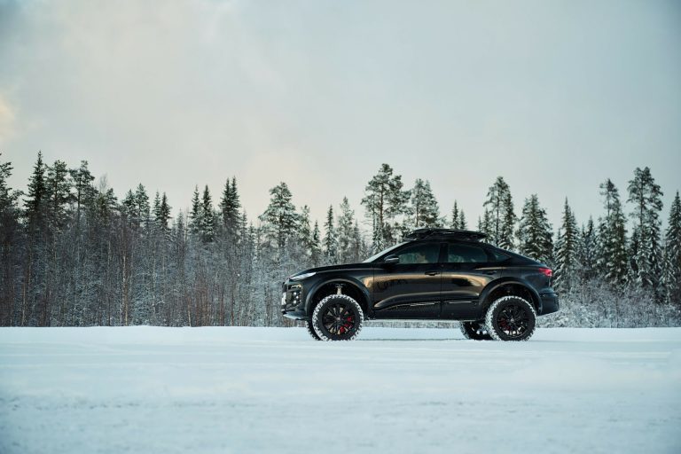 Cómo elegir un SUV premium eléctrico para viajar por España: autonomía útil, carga y confort
