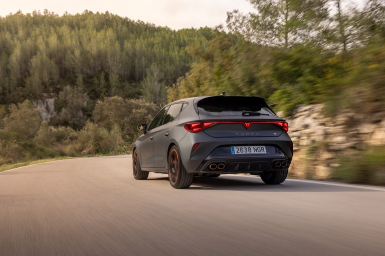 Cómo elegir un compacto PHEV en 2026: criterios de autonomía eléctrica, potencia y uso real Cómo elegir un compacto PHEV en 2026: criterios de autonomía eléctrica, potencia y uso real