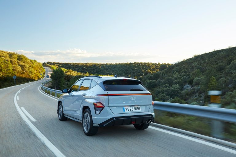 Cómo elegir un SUV eléctrico compacto para dos usos: ciudad diaria y escapadas de fin de semana