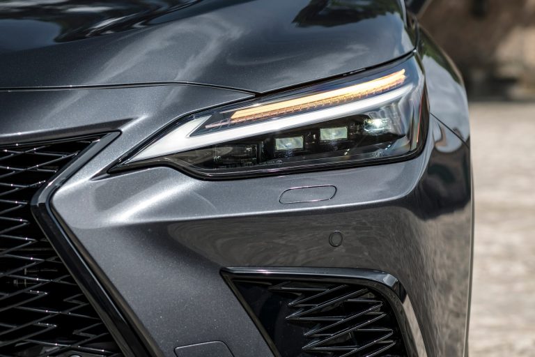 Lexus NX 450h+ a fondo: cómo se posiciona en el SUV-C PHEV premium japonés