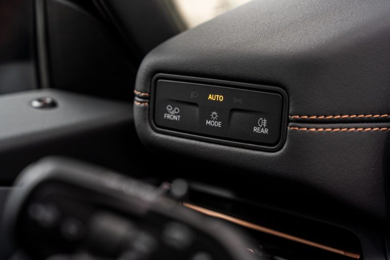 Cómo elegir entre un compacto eléctrico y un SUV-C eléctrico según uso diario Cómo elegir entre un compacto eléctrico y un SUV-C eléctrico según uso diario
