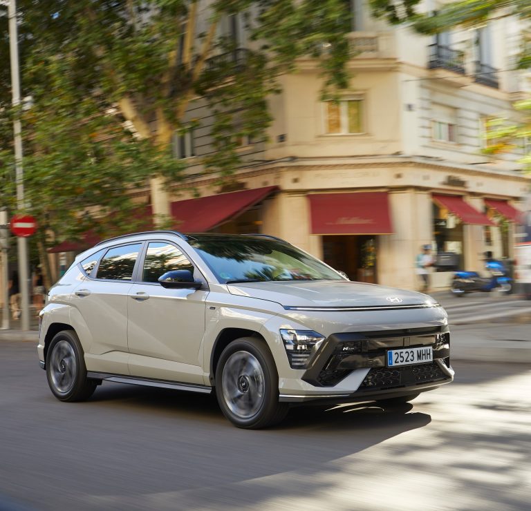 Cómo elegir un SUV eléctrico compacto sin garaje propio: criterios de autonomía y red de recarga pública Cómo elegir un SUV eléctrico compacto sin garaje propio: criterios de autonomía y red de recarga pública
