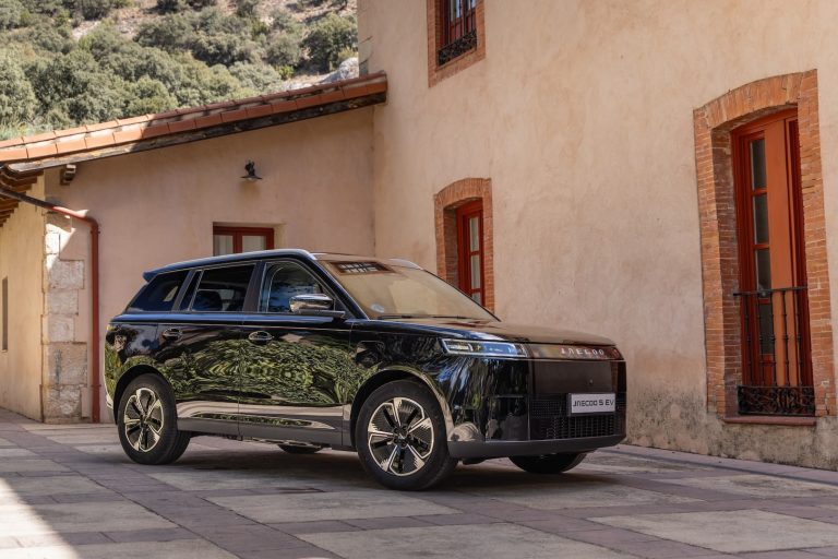 Jaecoo 5 EV vs Omoda 5 EV: dos SUV-B chinos del grupo Chery frente a frente para uso urbano Jaecoo 5 EV vs Omoda 5 EV: dos SUV-B chinos del grupo Chery frente a frente para uso urbano