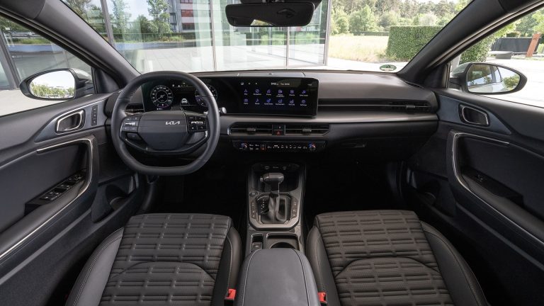 Cómo elegir un compacto PHEV en 2026 si vas a cargarlo solo en enchufe doméstico Cómo elegir un compacto PHEV en 2026 si vas a cargarlo solo en enchufe doméstico