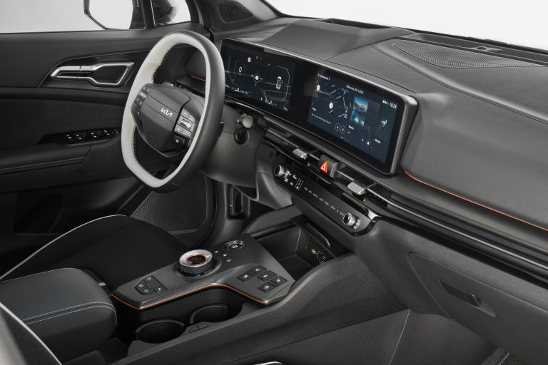 KIA Sportage vs Hyundai Tucson: dos SUV-C coreanos híbridos con enfoques distintos de precio y equipamiento KIA Sportage vs Hyundai Tucson: dos SUV-C coreanos híbridos con enfoques distintos de precio y equipamiento