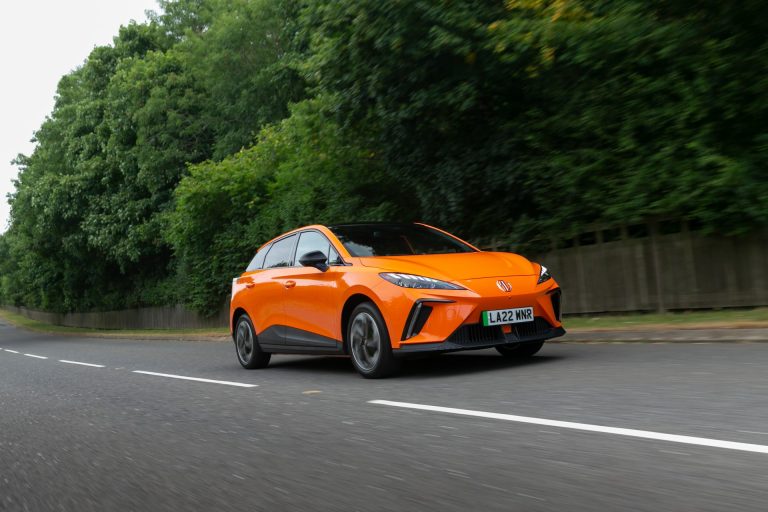 Ranking de compactos eléctricos por precio de acceso en España 2026: los BEV del segmento C más asequibles