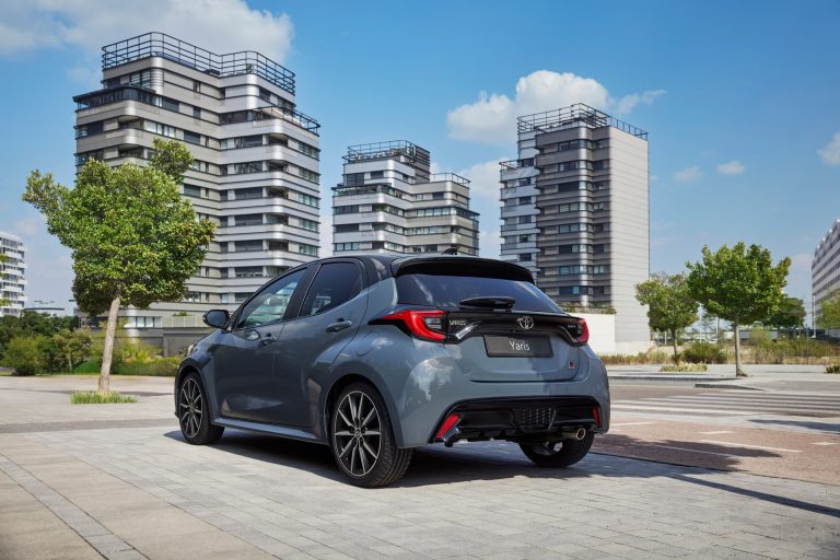 Toyota Yaris a fondo: dónde se posiciona el referente híbrido del segmento B en 2026
