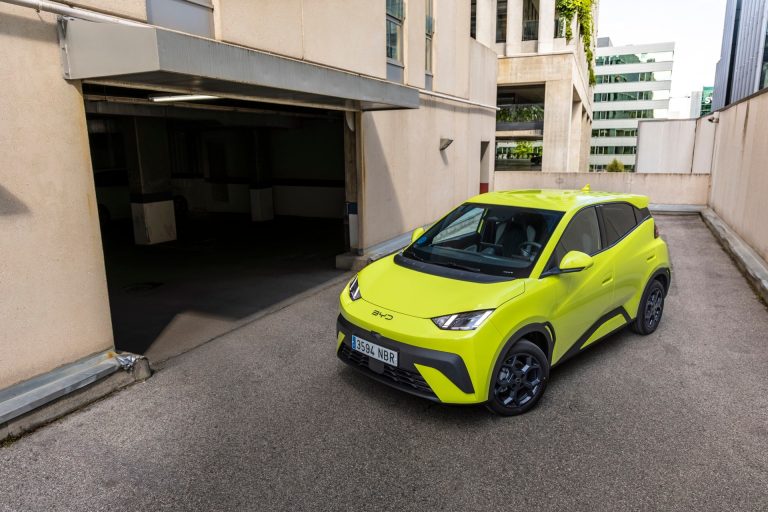 Cómo elegir un utilitario eléctrico urbano en 2026: criterios de tamaño, carga AC y autonomía útil