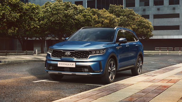 KIA Sorento vs Hyundai Santa Fe: dos SUV-D híbridos familiares coreanos frente a frente