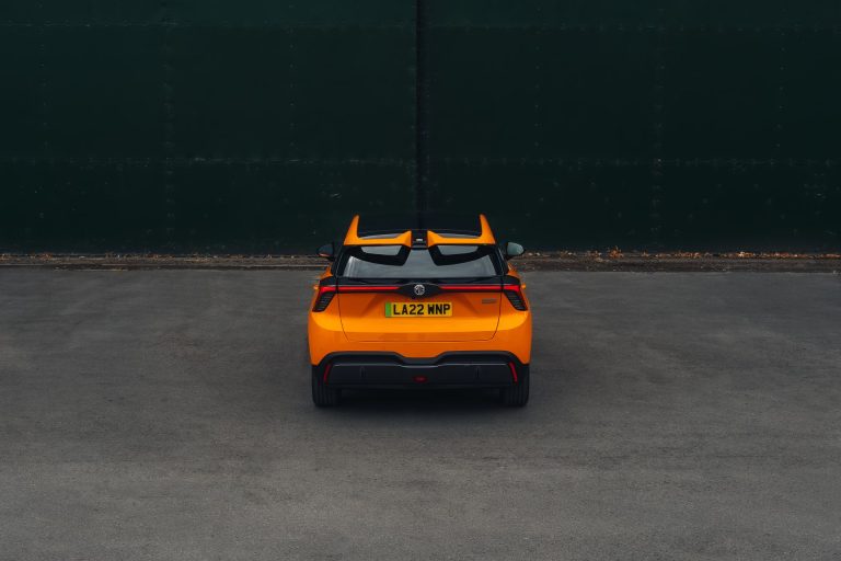 Ranking de compactos eléctricos generalistas por precio de acceso con etiqueta CERO en 2026
