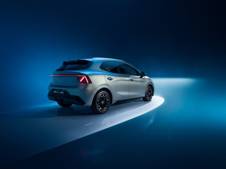 Ranking de utilitarios eléctricos del segmento B en 2026 por potencia de carga AC y tiempo real de recarga