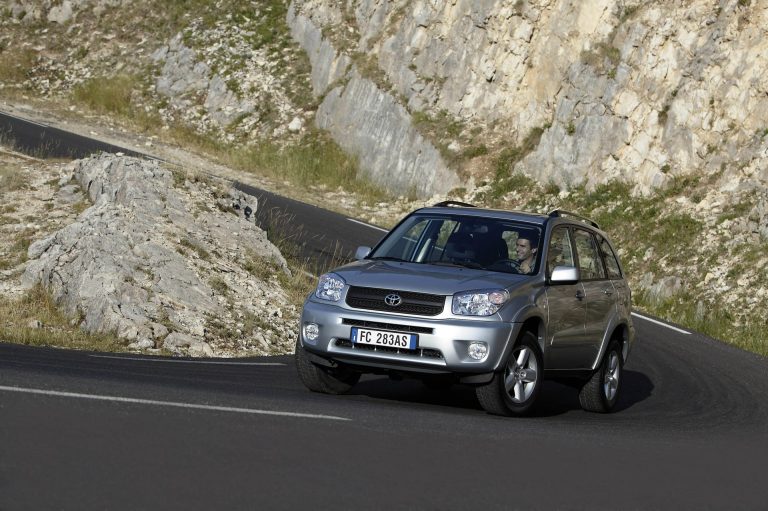 Ranking de SUV-C PHEV generalistas por debajo de 45.000 € en 2026