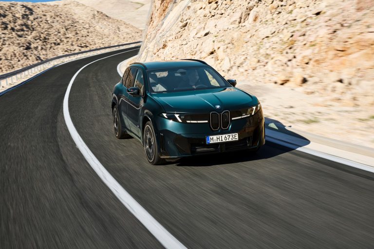 BMW iX a fondo: cómo se posiciona el SUV-E eléctrico premium alemán por autonomía y tecnología en 2026